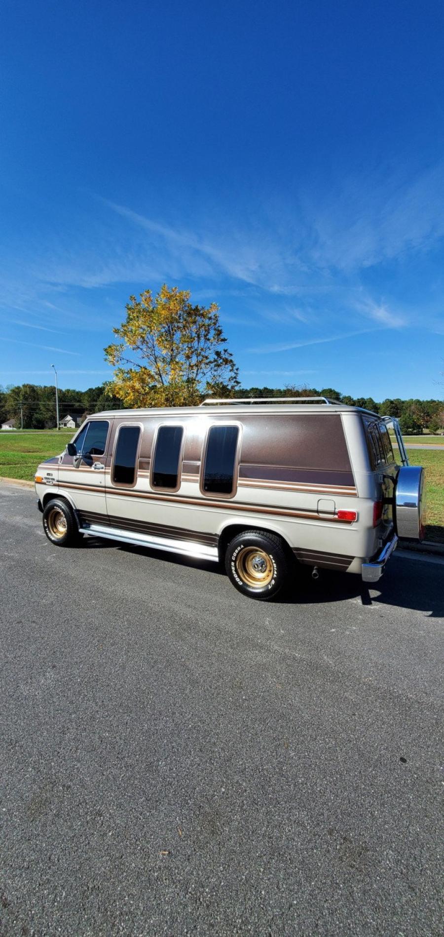  Chevrolet G20 Conversion Van  (CG21305) 1988 года  (фото 51 из 257)